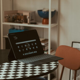 Które opinie o OnePlus 12 są prawdziwe? Smartfon pełen niespodzianek!